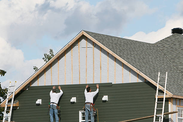Professional Siding Contractor technician working in Portland, TX